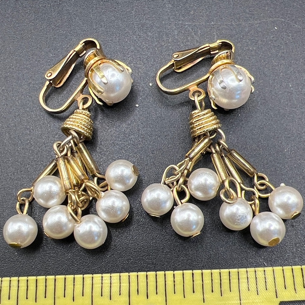 Vintage 1950’s Hong Kong dangling Bead Earrings